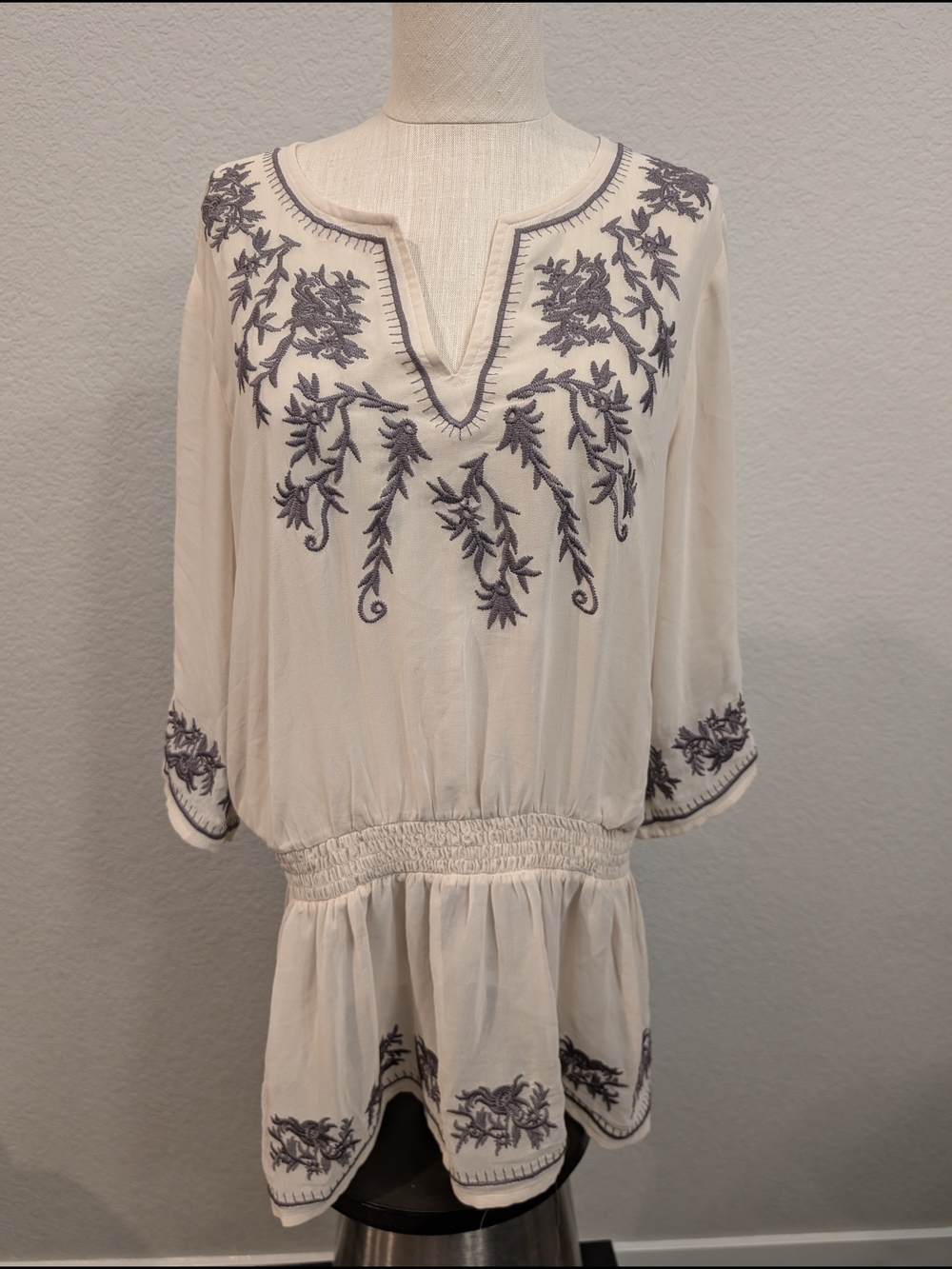 Twentyone Sz L Cream Tunic with Gray Floral Embroidery Sheer Boho Tunic Blouse